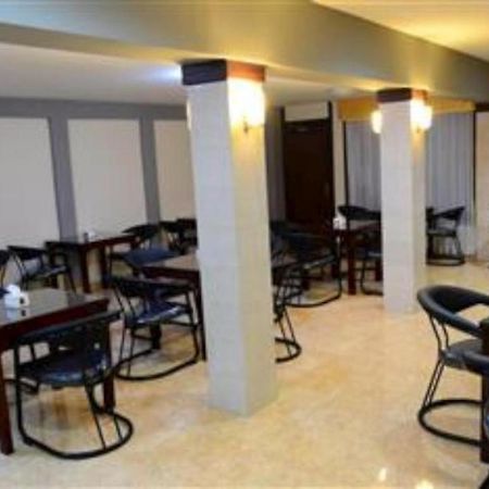 Grand Sumatera Hotel Surabaia Exterior foto