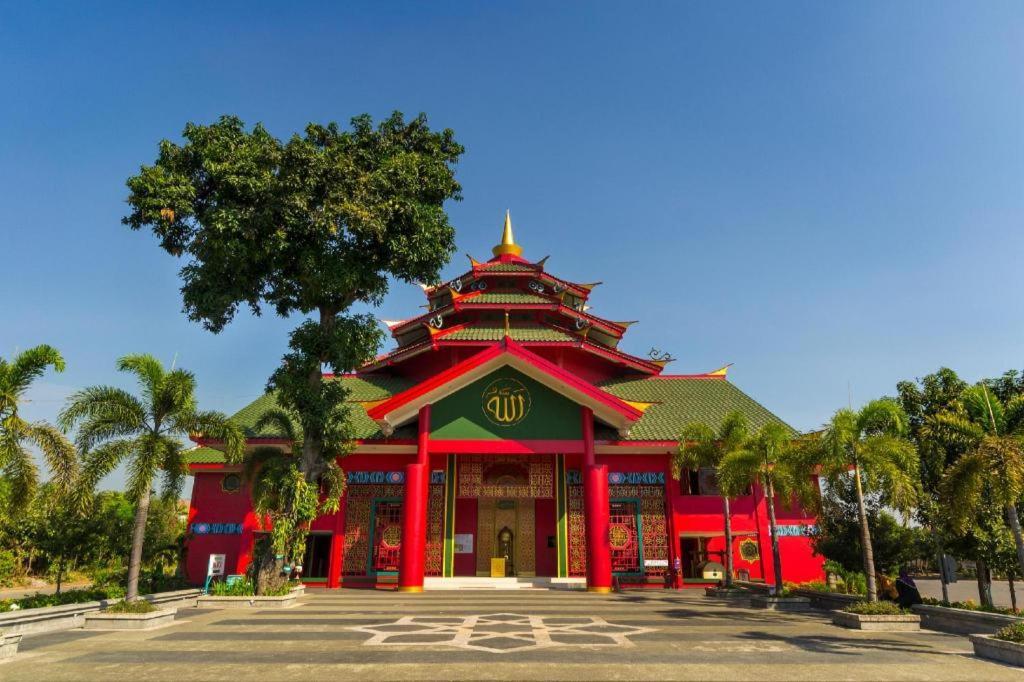 Grand Sumatera Hotel Surabaia Exterior foto