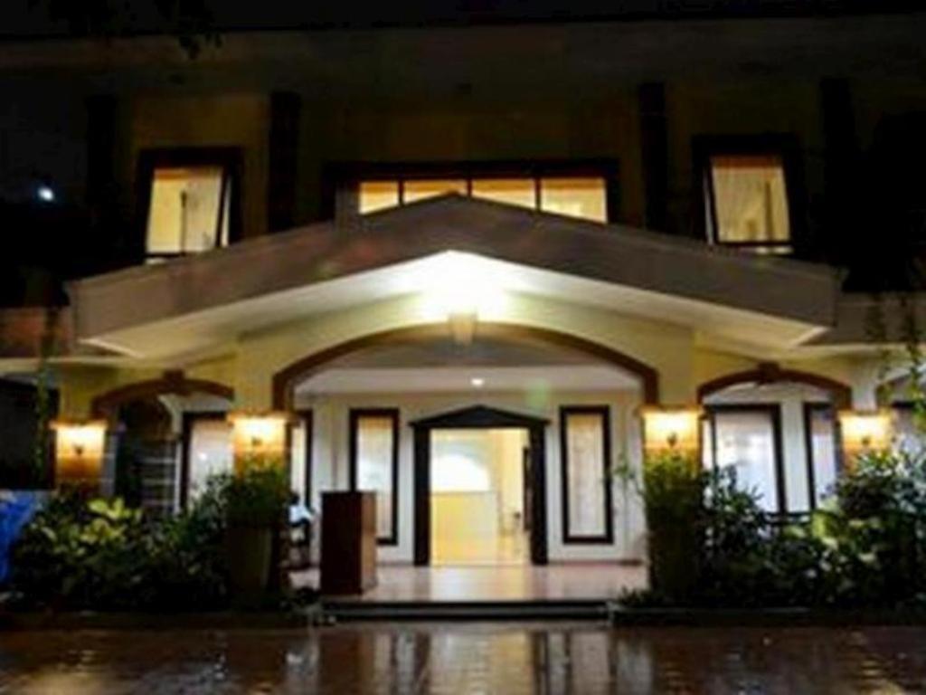 Grand Sumatera Hotel Surabaia Exterior foto