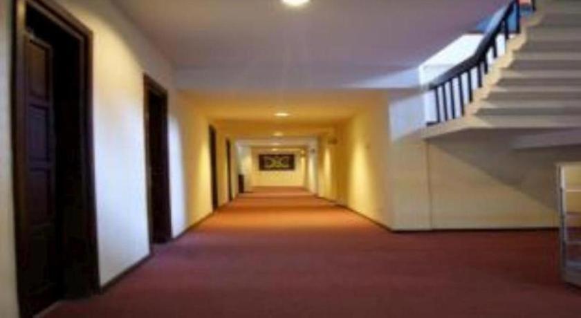 Grand Sumatera Hotel Surabaia Exterior foto