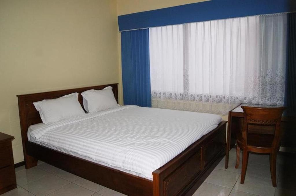 Grand Sumatera Hotel Surabaia Exterior foto