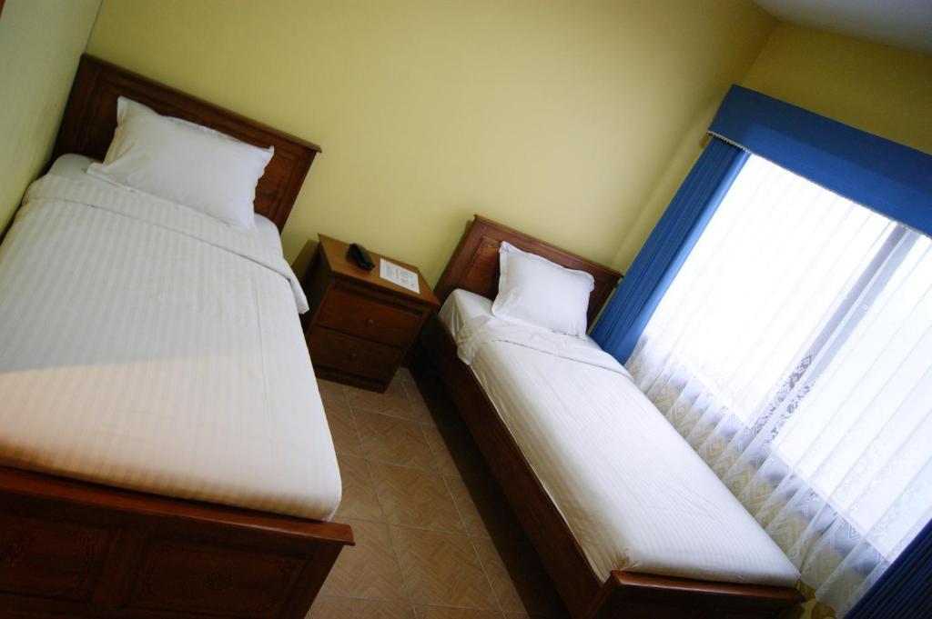 Grand Sumatera Hotel Surabaia Exterior foto
