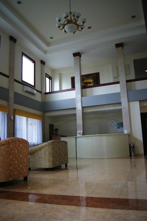 Grand Sumatera Hotel Surabaia Exterior foto