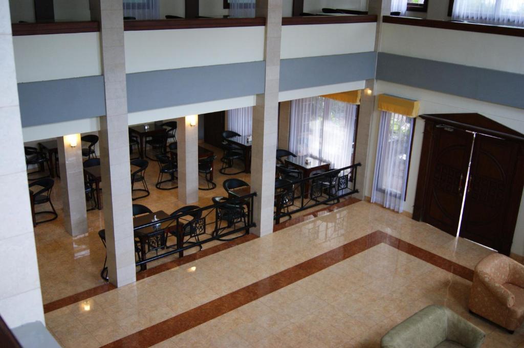 Grand Sumatera Hotel Surabaia Exterior foto