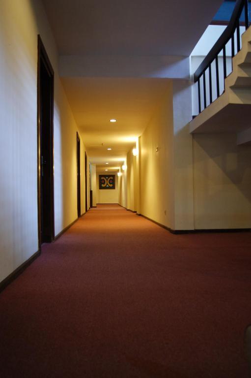 Grand Sumatera Hotel Surabaia Exterior foto