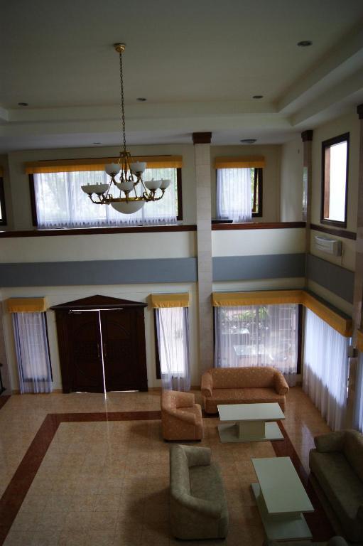 Grand Sumatera Hotel Surabaia Exterior foto