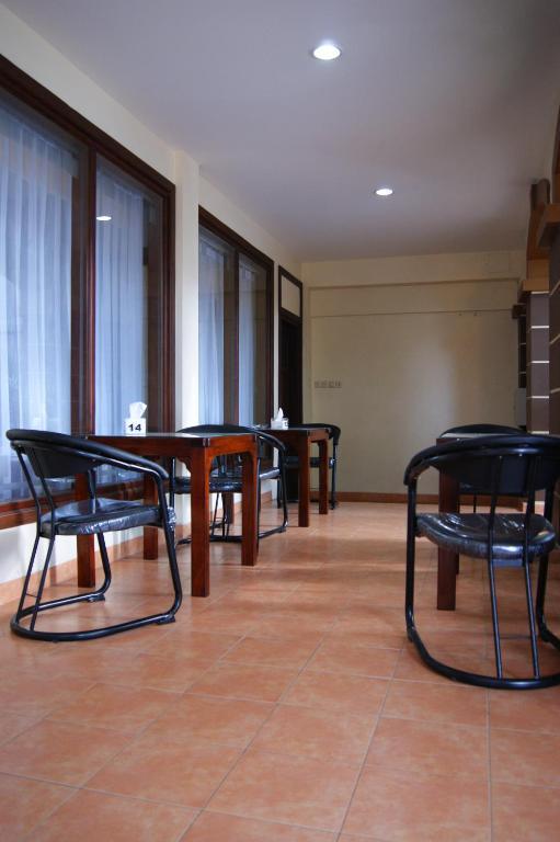 Grand Sumatera Hotel Surabaia Exterior foto