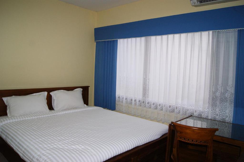 Grand Sumatera Hotel Surabaia Exterior foto